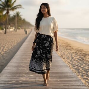 Vintage Herman Geist Elegant Black and White A-Line Skirt with Floral Print